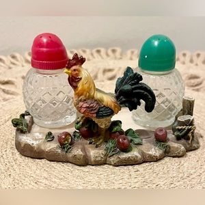 3 piece Rooster salt and pepper set